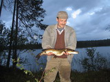 Первая рыбина на диких, глухих озерах северной Карелии. Разрешите представиться: Илья.